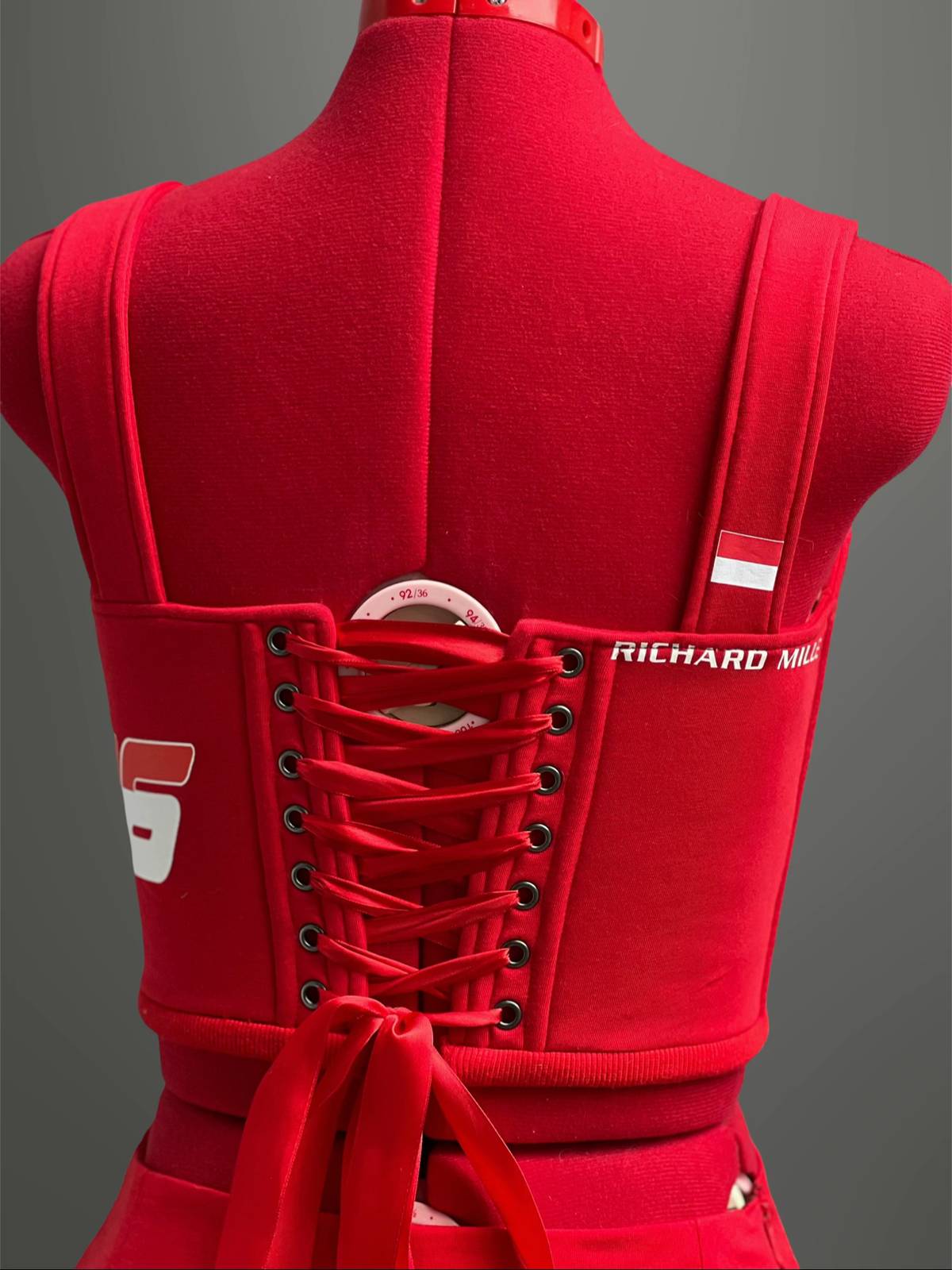 Conjunto Charles Leclerc Ferrari Jaqueta + Corset + Saia