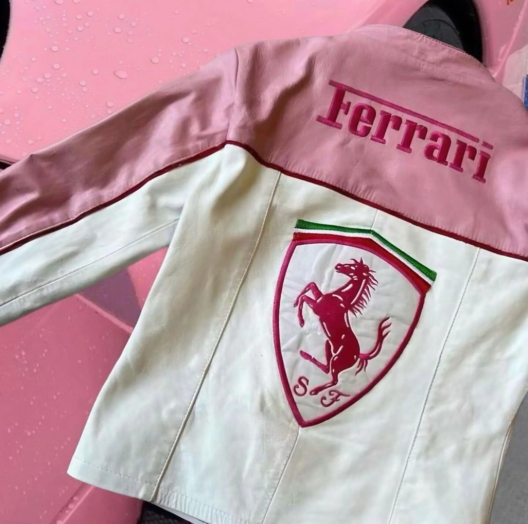 Jaqueta Ferrari Branca e Rosa
